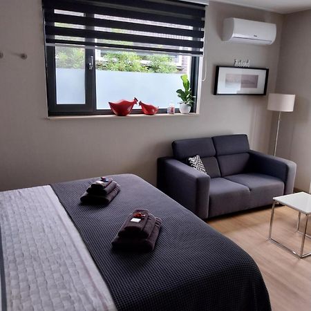 Elvis Presley Private Studio With Kitchen And Airconditioning โฮช ภายนอก รูปภาพ