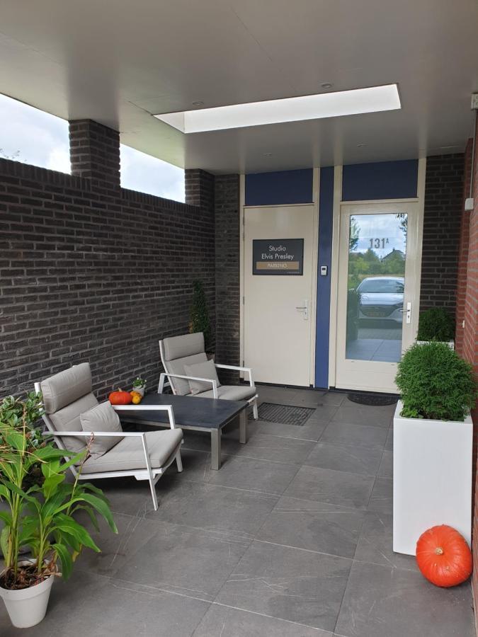Elvis Presley Private Studio With Kitchen And Airconditioning โฮช ภายนอก รูปภาพ