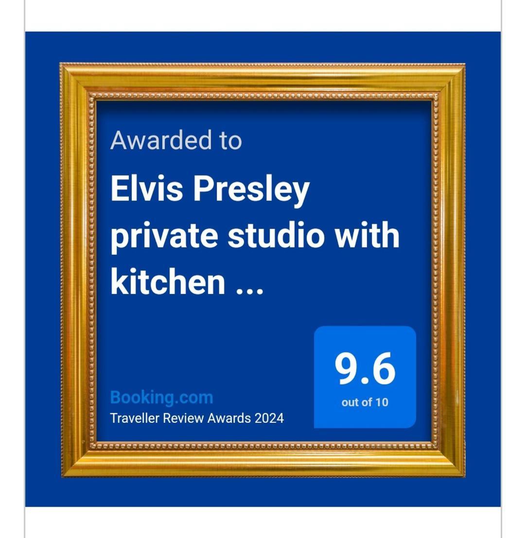 Elvis Presley Private Studio With Kitchen And Airconditioning โฮช ภายนอก รูปภาพ