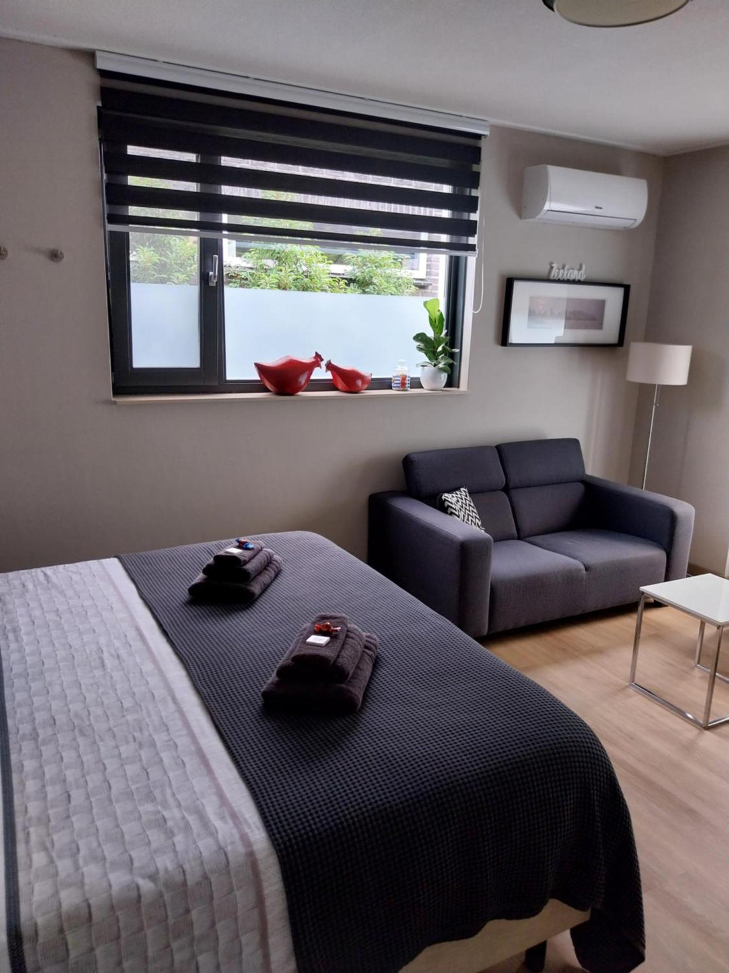 Elvis Presley Private Studio With Kitchen And Airconditioning โฮช ภายนอก รูปภาพ