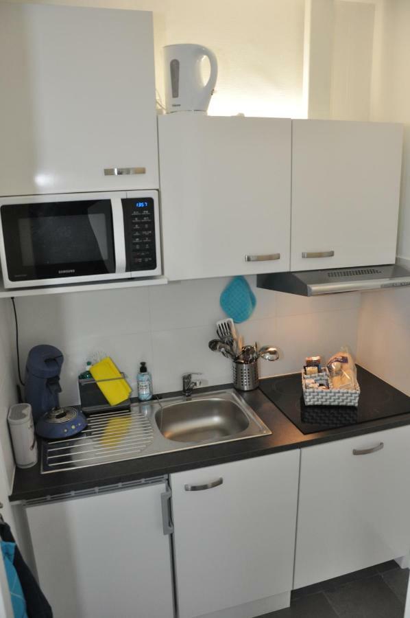 Elvis Presley Private Studio With Kitchen And Airconditioning โฮช ภายนอก รูปภาพ