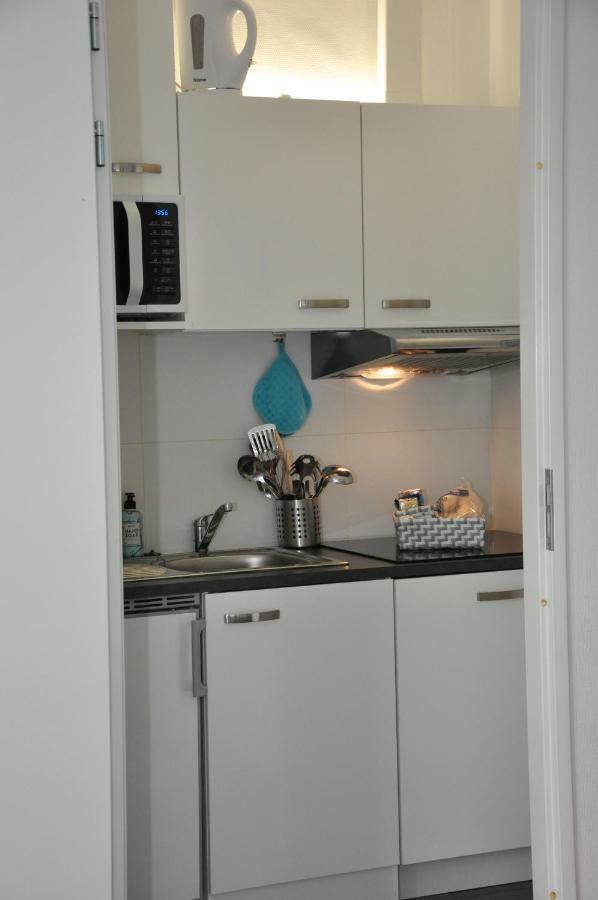 Elvis Presley Private Studio With Kitchen And Airconditioning โฮช ภายนอก รูปภาพ